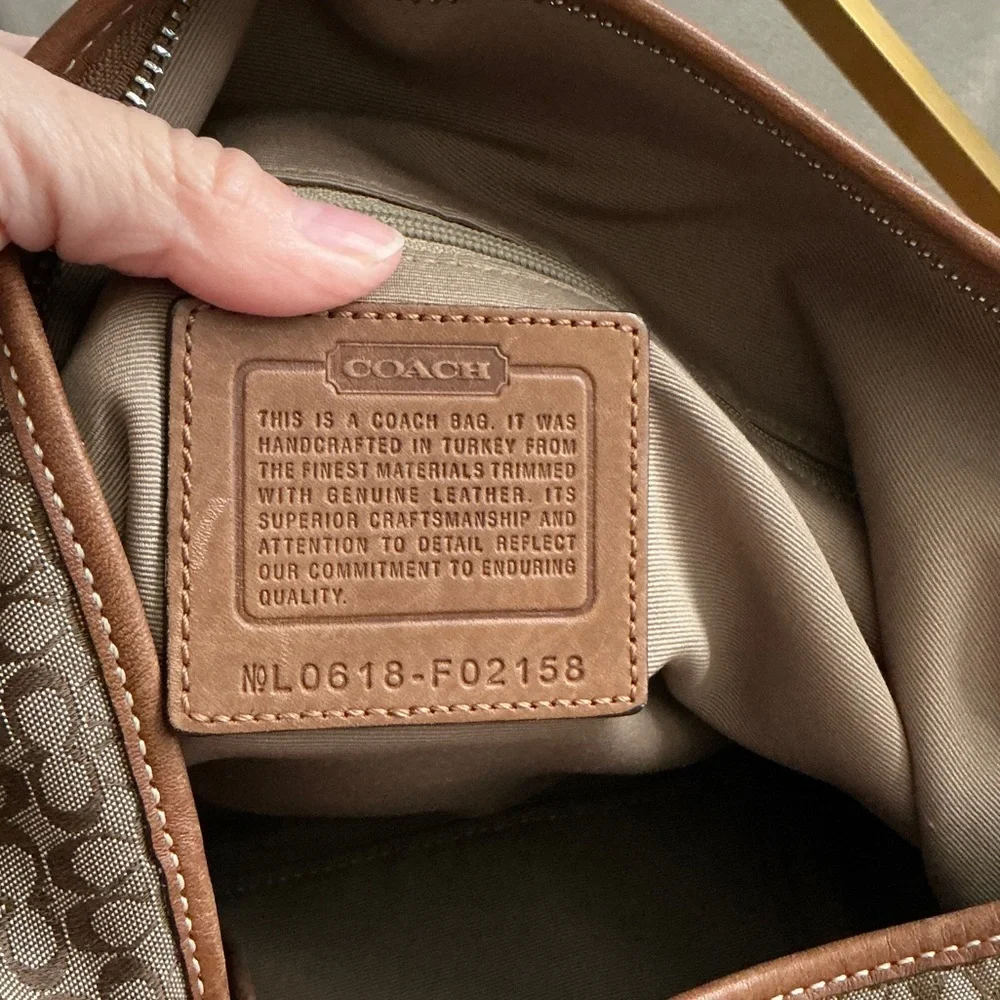 Coach Vintage 2006 Signature Tan & Brown Hobo Shoulder Bag (EUC) 🤩